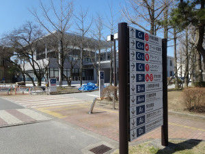 案内表示で「レストラン1」と書かれているのが生協本店です