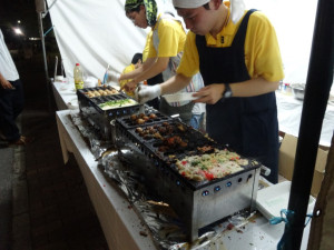 模擬店ではたこ焼きと飲料を販売しました